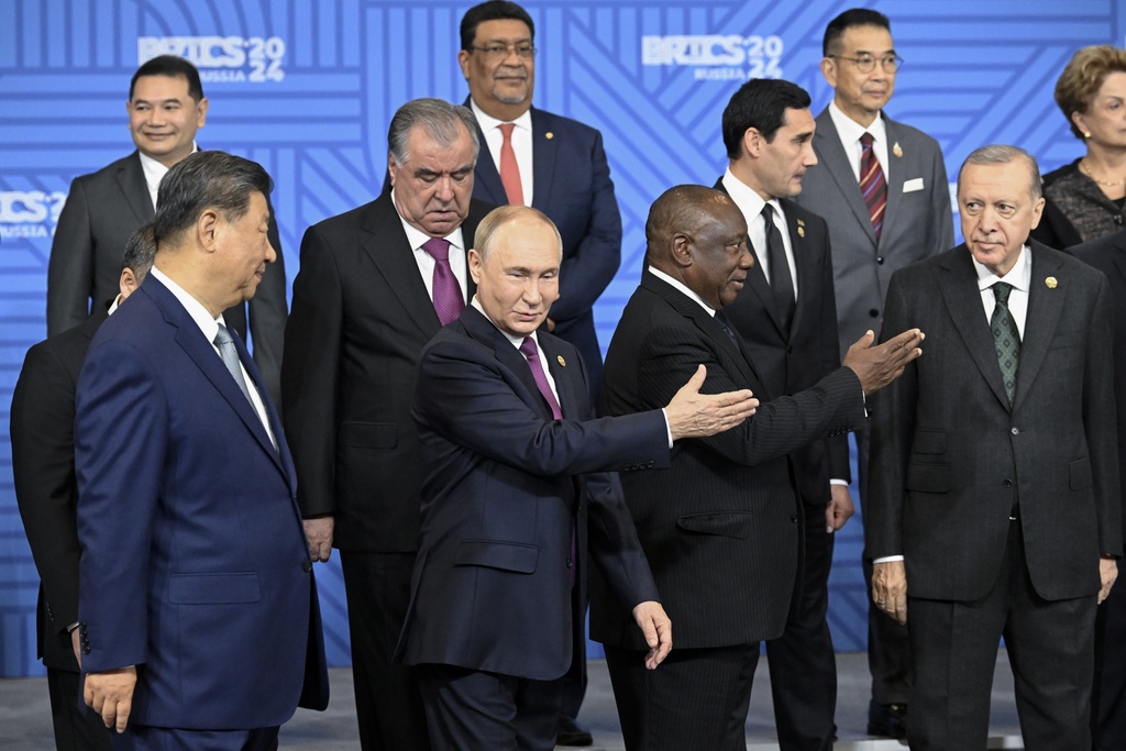 Εμβάθυνση της συνεργασίας μεταξύ των χωρών BRICS στη χρηματοδότηση και τις διασυνδέσεις τους